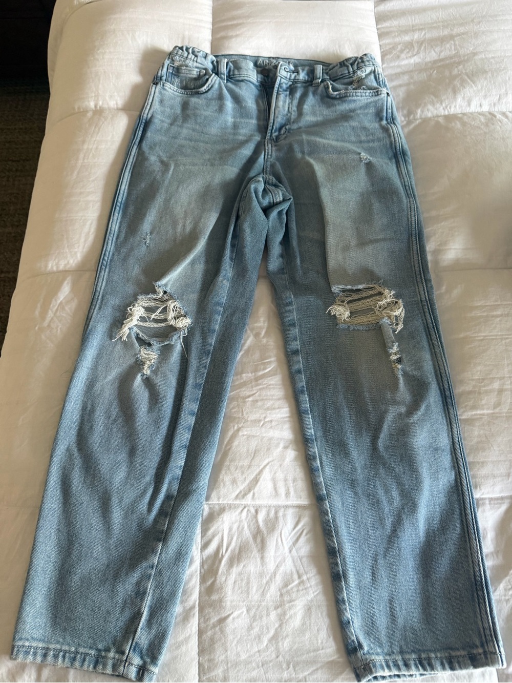 Arizona Jean Company Light Blue Distressed Women's Jeans